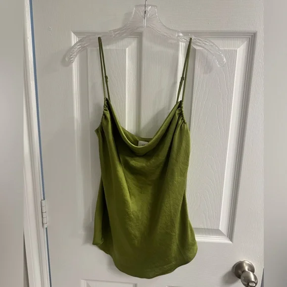 BNWT Aritzia Allusion Camisole in Succulent Green - Picture 1 of 5